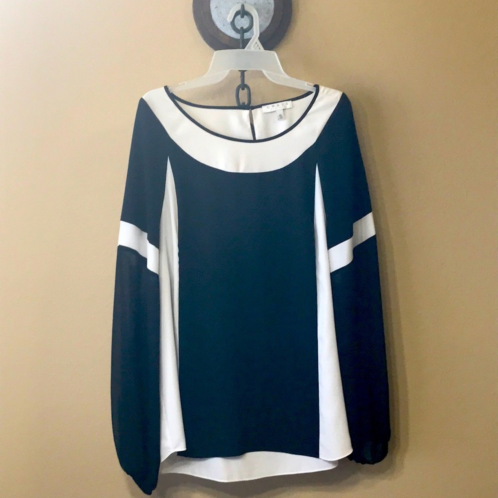 Chaus XL womens blqck/white pullover top one top button back excellent condition